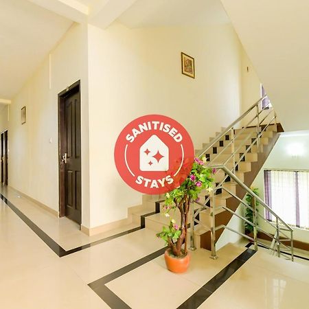 Oyo 8273 Diamond Inn Kochi Εξωτερικό φωτογραφία