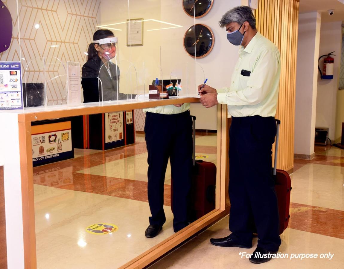 Oyo 8273 Diamond Inn Kochi Εξωτερικό φωτογραφία